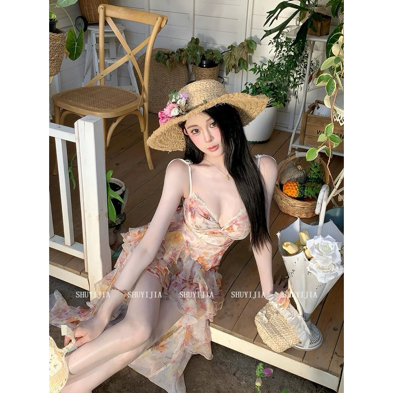 Đầm lụa hoa hai dây khoét chân ngực tà lai dài.Đầm đi biển,đi du lịch đi dự tiệc.