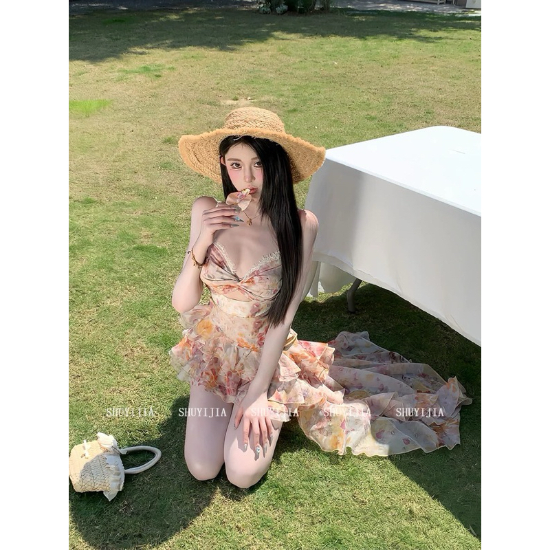 Đầm lụa hoa hai dây khoét chân ngực tà lai dài.Đầm đi biển,đi du lịch đi dự tiệc.