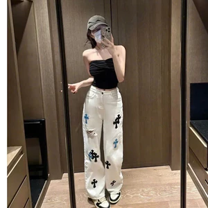 Quần jean suông trắng phối họa tiết chữ thập hot hit, Quần jean ống rộng chrome hot hit (HC70)