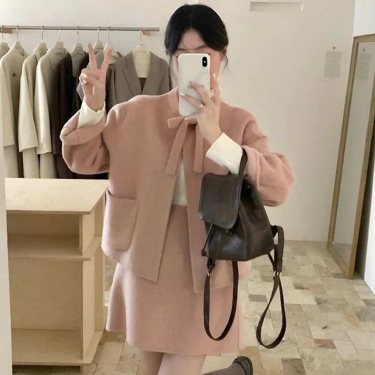 Set áo khoác dạ ép buộc nơ cổ 2 túi + Chân váy ngắn dáng chữ A Bộ đồ nữ thu đông sang trọng đi chơi đi làm T800G