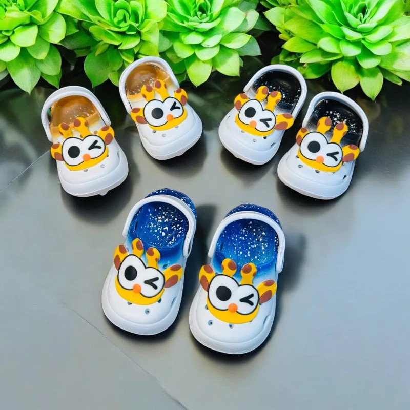 Dép sục mùa hè hoạt hình hươu cao cổ cho bé gái bé trai đi biển đi chơi siêu nhẹ êm chân galaxy