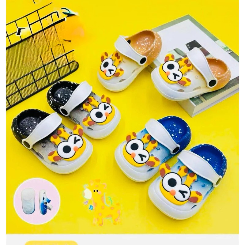 Dép sục mùa hè hoạt hình hươu cao cổ cho bé gái bé trai đi biển đi chơi siêu nhẹ êm chân galaxy