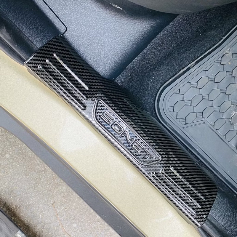 Ốp bậc cửa, nẹp bước chân xe KIA Sonet 2021-2025 Vân Carbon cao cấp