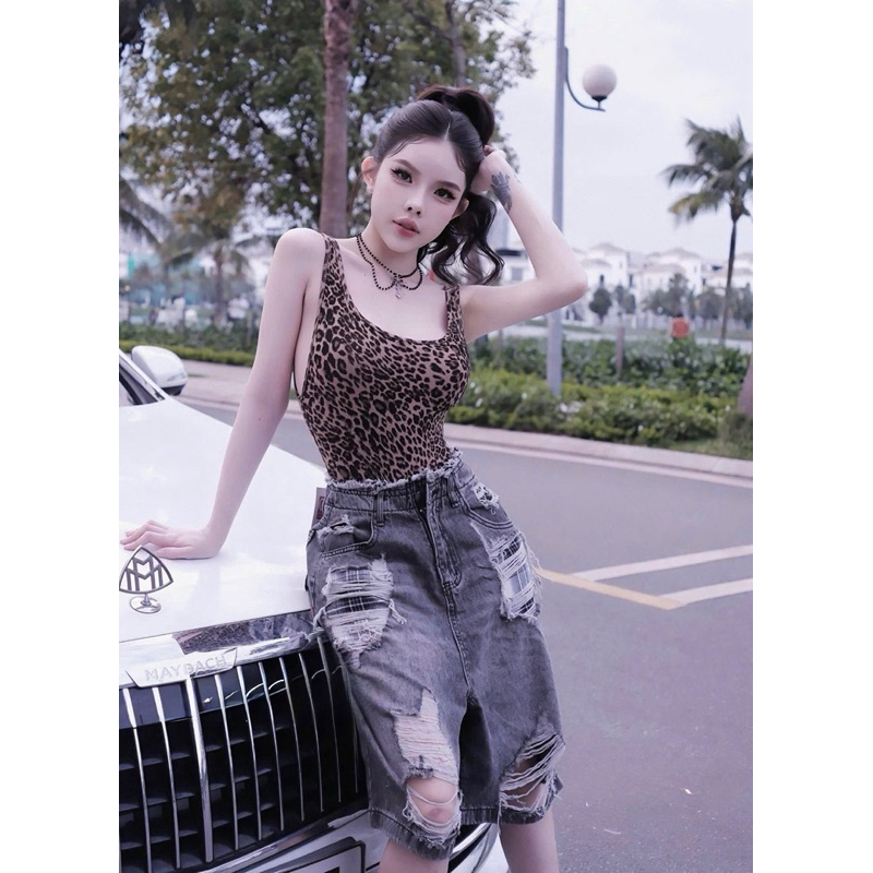 Áo bodysuit hoạ tiết hở lưng mix đồ siu chảnh