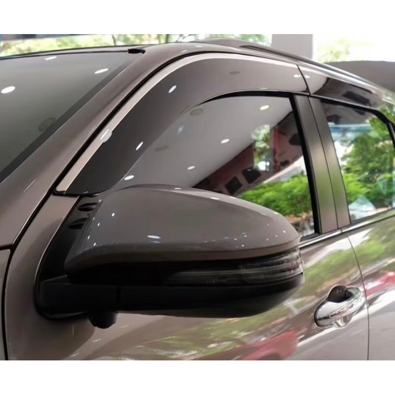 Vè che mưa xe Toyota Fortuner 2017-2026 chỉ inox sáng bóng hàng cao cấp