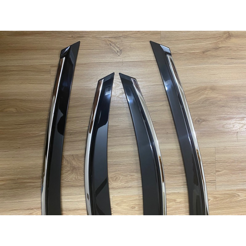 Vè che mưa xe Toyota Vios 2014-2026 chỉ inox cao cấp