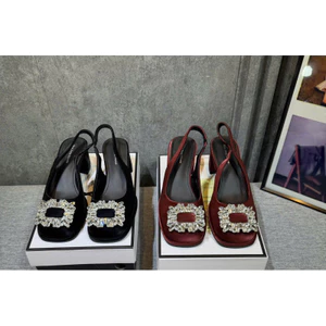 👠🕶️👜🎒….giày búp bê khoá đá