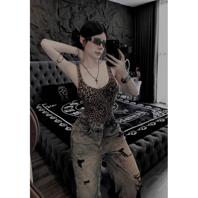 Áo bodysuit hoạ tiết hở lưng mix đồ siu chảnh