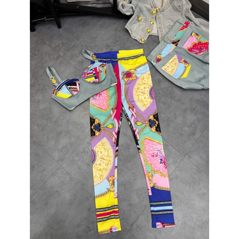 set áo cúp và quần legging Versace màu sắc nổi bật hè