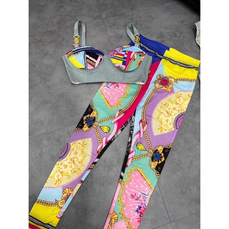 set áo cúp và quần legging Versace màu sắc nổi bật hè