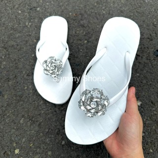 [charm HOA HỒNG TRẮNG kim loại] DÉP XỎ NGÓN DÉP LÀO NỮ GẮN CHARM HOA TRẮNG KIM LOẠI LẤP LÁNH ĐẾ CAO SU 3 MÀU ÊM ÁI