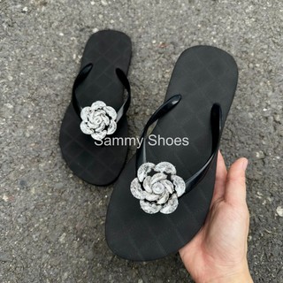 [charm HOA HỒNG TRẮNG kim loại] DÉP XỎ NGÓN DÉP LÀO NỮ GẮN CHARM HOA TRẮNG KIM LOẠI LẤP LÁNH ĐẾ CAO SU 3 MÀU ÊM ÁI