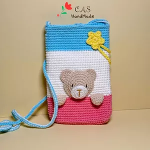 Túi đựng điện thoại 11x17cm hình Gấu có dây đeo chéo bằng len handmade đáng yêu