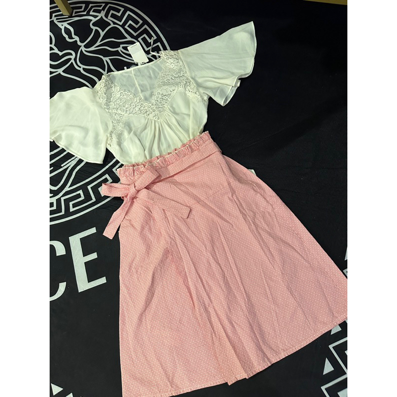 Áo tay ngắn loe phối ren Mango aut