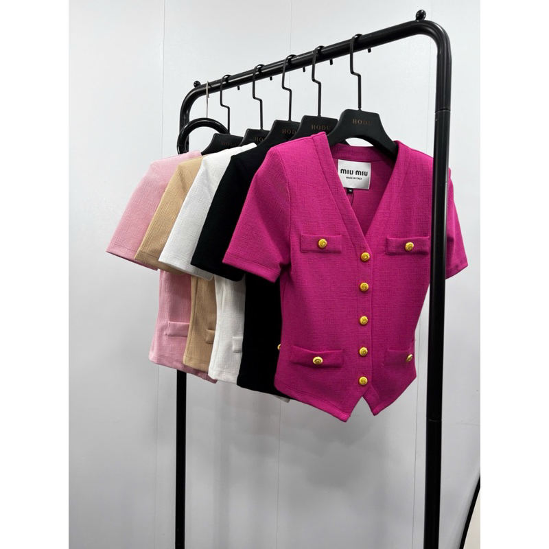 Áo tay ngắn đệm vai đính nút dáng vest ôm nhiều màu