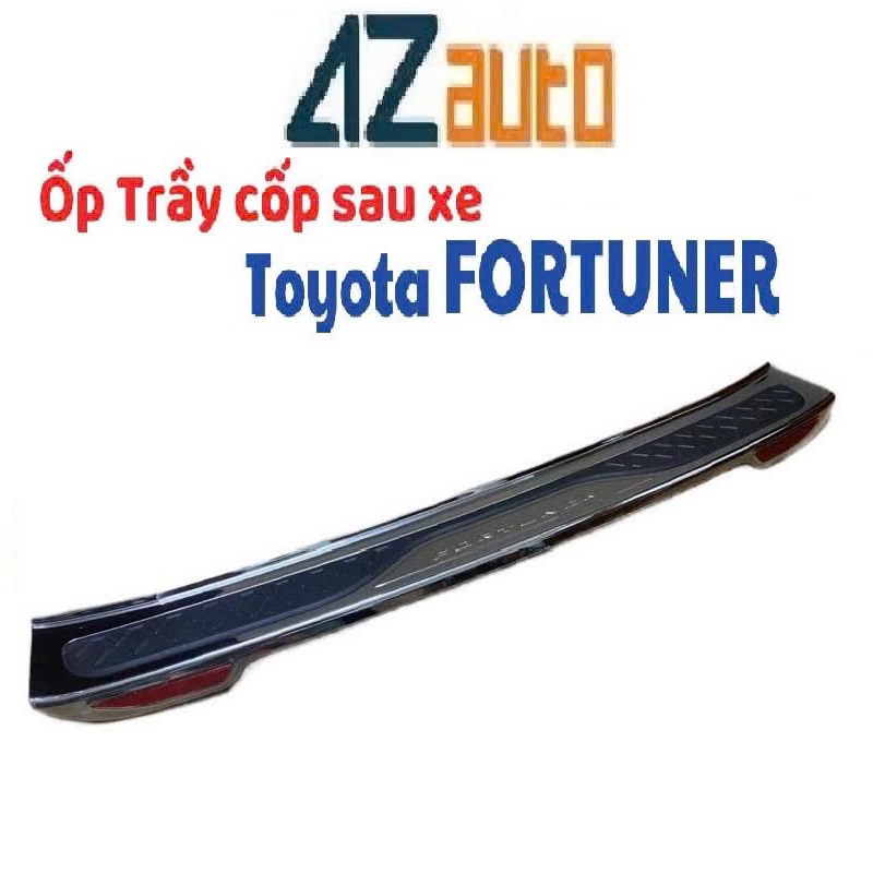 Ốp chống trầy cốp ngoài xe Fortuner 2017-2026 nhựa mạ có phản quang