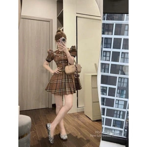 Váy đầm kẻ BRR cao cấp ,Váy thiết kế kẻ đính cúc tay bồng xèo dáng ngắn màu nâu phong cách Tiểu Thư Hàn New 2025