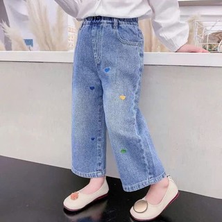 QUẦN JEAN SUÔNG THÊU HOẠ TIẾT TRÁI TIM NHỎ NHẮN XINH XẮN CHO BÉ GÁI