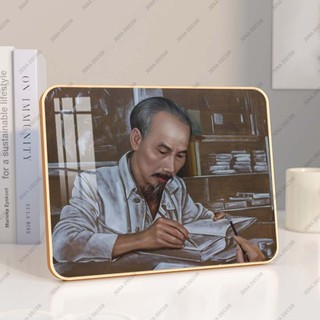 ẢNH IN BÁC HỒ NGỒI LÀM VIỆC TRÊN GHẾ MÂY TRÁNG GƯƠNG SIÊU BÓNG