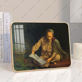 ẢNH IN BÁC HỒ NGỒI LÀM VIỆC TRÊN GHẾ MÂY TRÁNG GƯƠNG SIÊU BÓNG