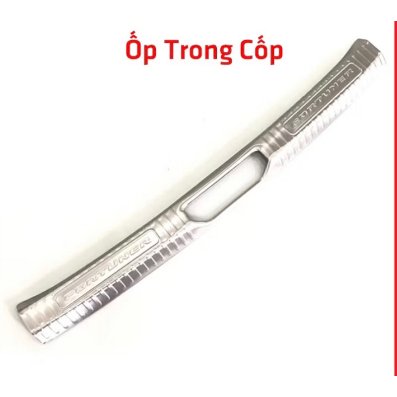 Ốp chống trầy cốp xe Toyota Fortuner 2017-2025 inox 304 sáng bóng