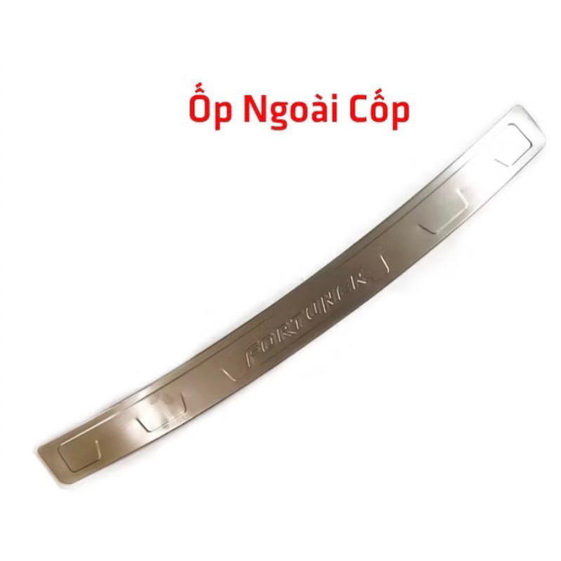 Ốp chống trầy cốp xe Toyota Fortuner 2017-2025 inox 304 sáng bóng