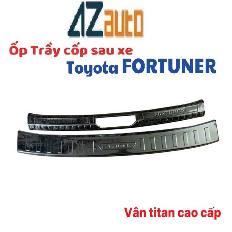 Ốp chống trầy cốp xe Toyota Fortuner 2017-2026 vân Titan