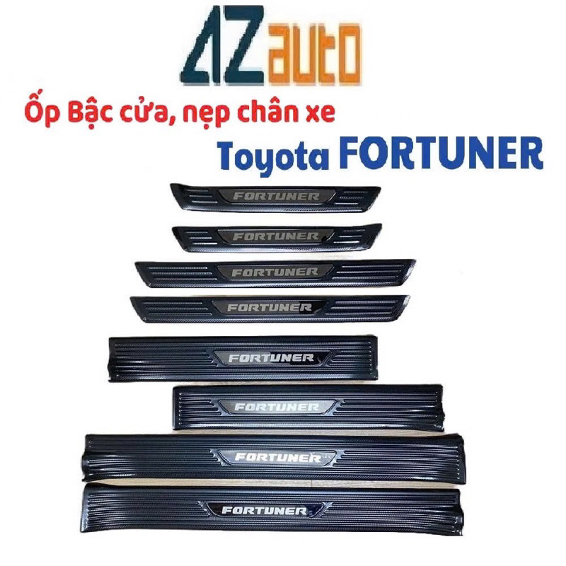 Ốp bậc cửa, nẹp bước chân xe Toyota Fortuner 2017-2025 Vân carbon chữ 3D cao cấp