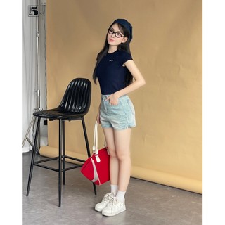 Quần short Jeans trẻ trung cho nữ với kiểu dáng trơn, xẻ nhẹ hai bên Twenty.5- 6767
