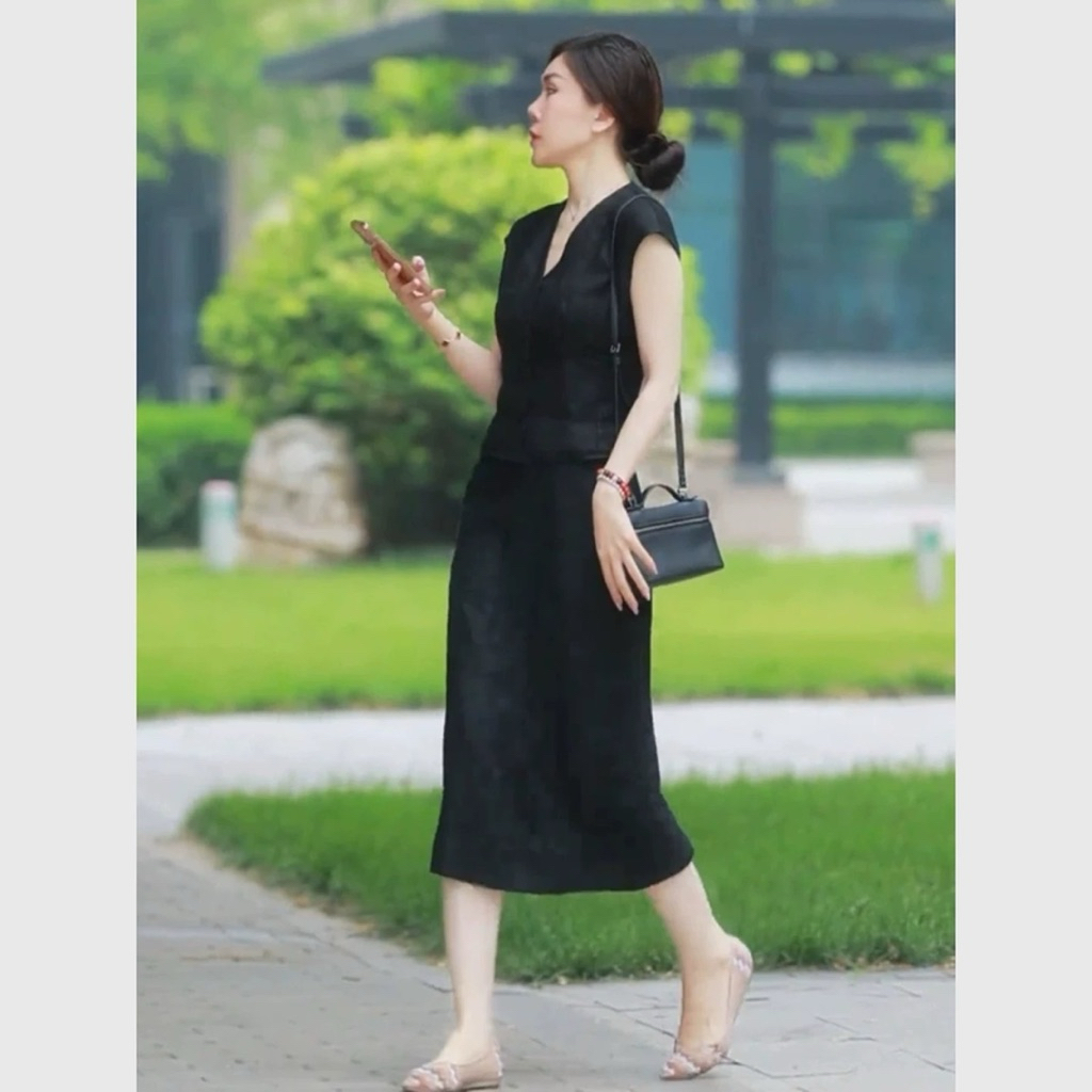Set áo gile cổ V tay ngắn mix chân váy xẻ tà sau dáng dài màu đen chất nilen mềm cao cấp phù hợp đi làm ,đi chơi
