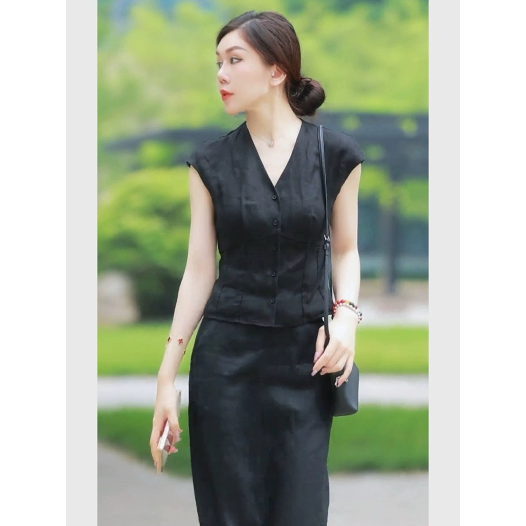 Set áo gile cổ V tay ngắn mix chân váy xẻ tà sau dáng dài màu đen chất nilen mềm cao cấp phù hợp đi làm ,đi chơi