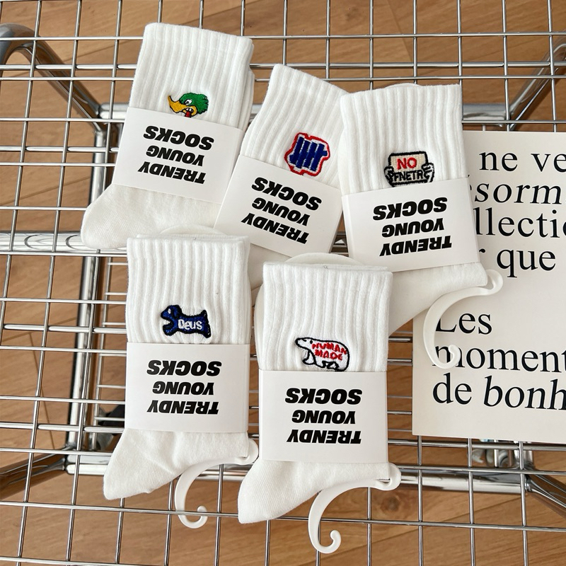 Tất Vớ Nam Nữ Cổ Cao Trắng Đen Thêu Hình Thể Thao Thú Cún Dễ Thương Phong Cách Hàn Quốc Chất Cotton Mềm Mại Thoáng Mát
