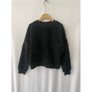 Áo sweater ấm lông Unilo mới toanh siêu xinh