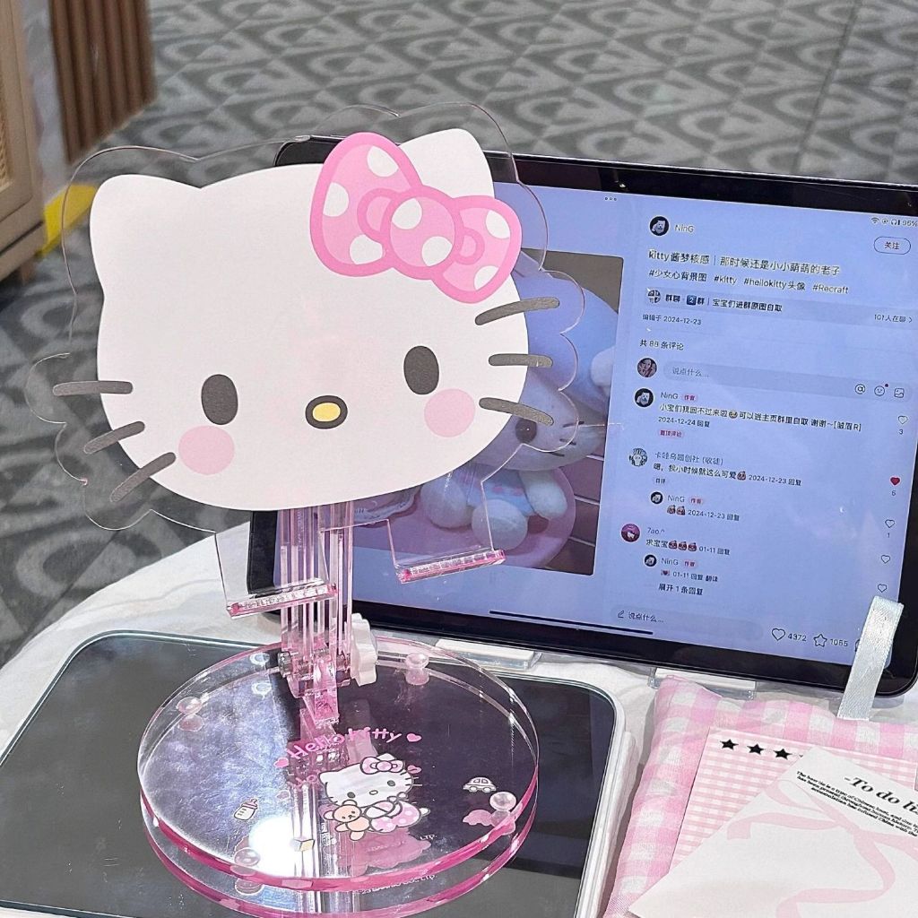 Giá Đỡ Điện Thoại Mèo Kitty Dễ Thương Nhựa Acrylic Để Bàn Có Thể Điều Chỉnh Được Bạn Gái