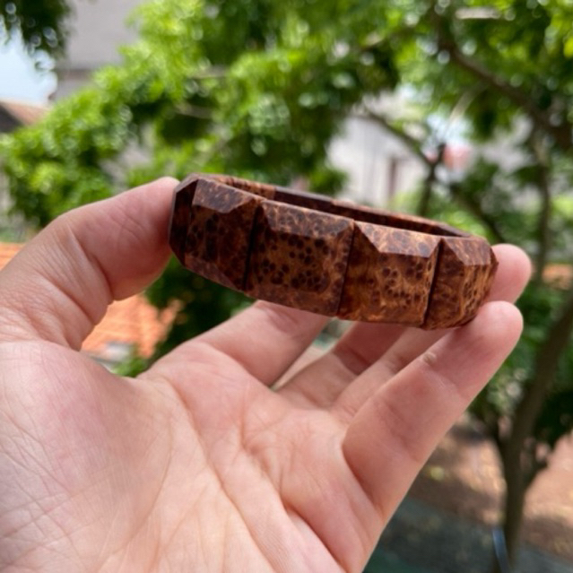 Vòng tay bản lách gỗ nu ngọc am để mộc thơm tự nhiên siêu VIP đẳng cấp cỡ 18x18mm