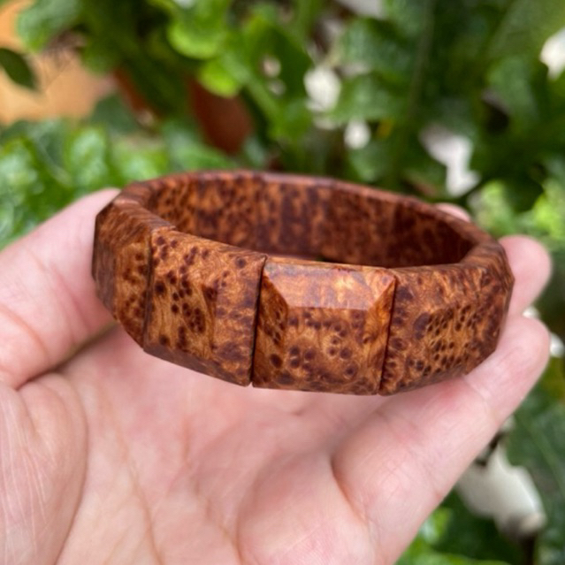 Vòng tay bản lách gỗ nu ngọc am để mộc thơm tự nhiên siêu VIP đẳng cấp cỡ 18x18mm