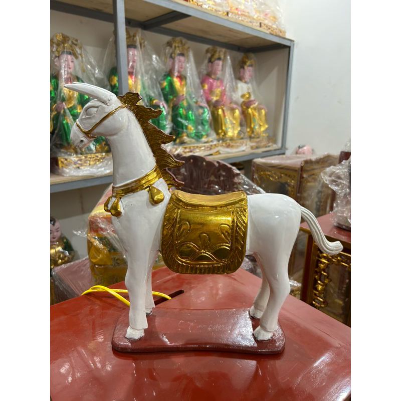 Ông ngựa thờ gỗ mít