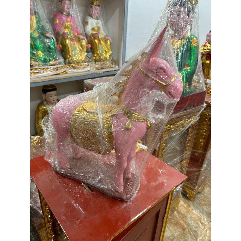 Ông ngựa thờ gỗ mít