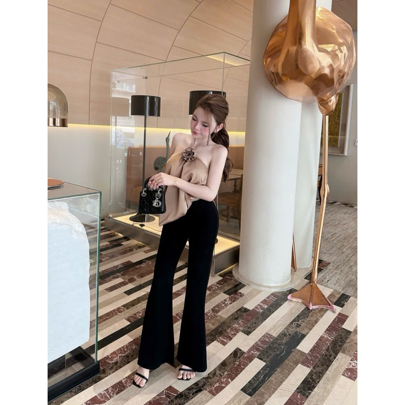 Áo lụa cổ yếm đính hoa hở lưng vạt nhọn siu đẹp