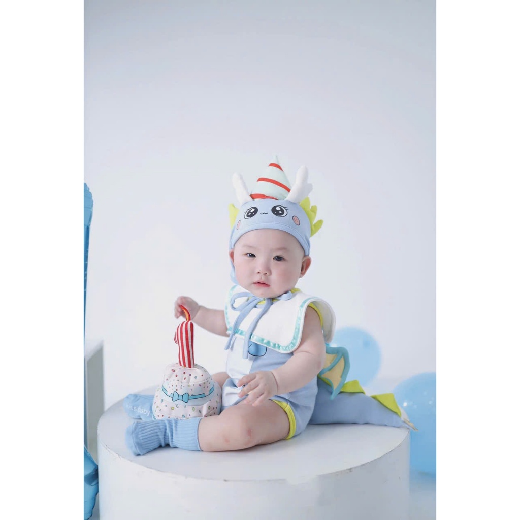 Sẵn Ship Kèm BÁNH SINH NHẬT- Bodysuit Rồng Xanh Dương cover Uhorang kèm mũ yếm và tất xanh em bé Hàn Quốc bé 7-13k
