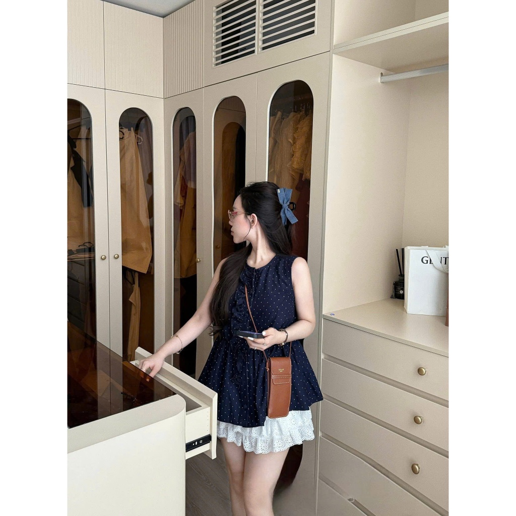 NH CLOTHERS - Outfit áo chấm bi phối bèo nhẹ nhàng mix cùng chân váy ren tầng trắng dáng xòe
