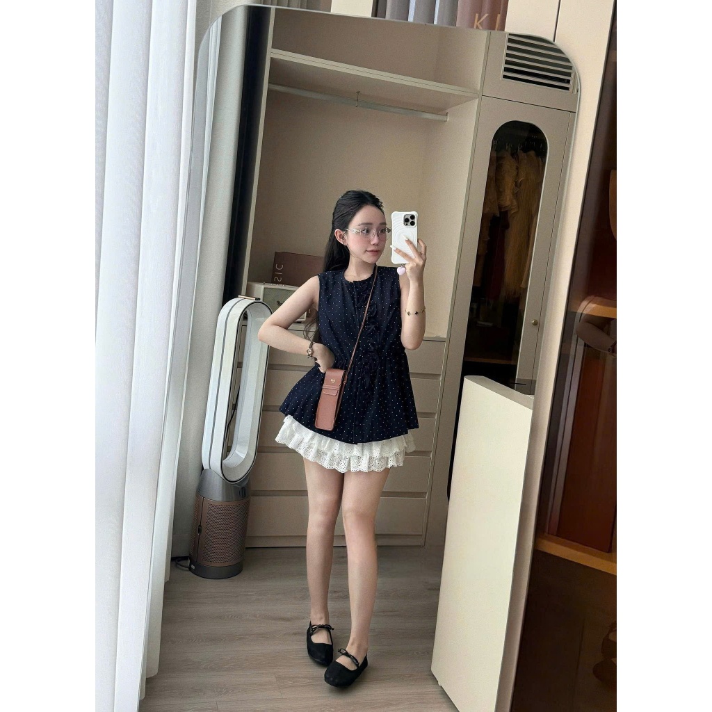 NH CLOTHERS - Outfit áo chấm bi phối bèo nhẹ nhàng mix cùng chân váy ren tầng trắng dáng xòe