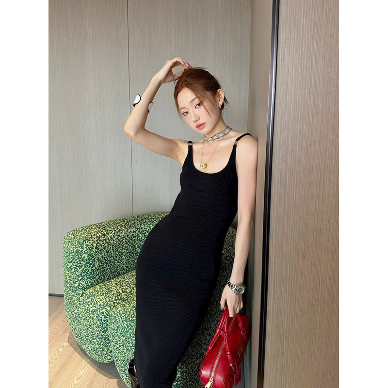 Đầm len mỏng hai dây hở lưng miumiu Versace freesize