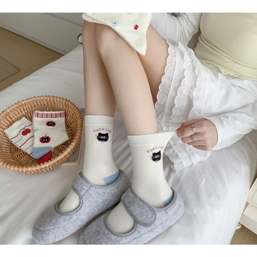 Vớ Tất Nữ cổ cao MÈO & TÁO màu đỏ phong cách thể thao, năng động.