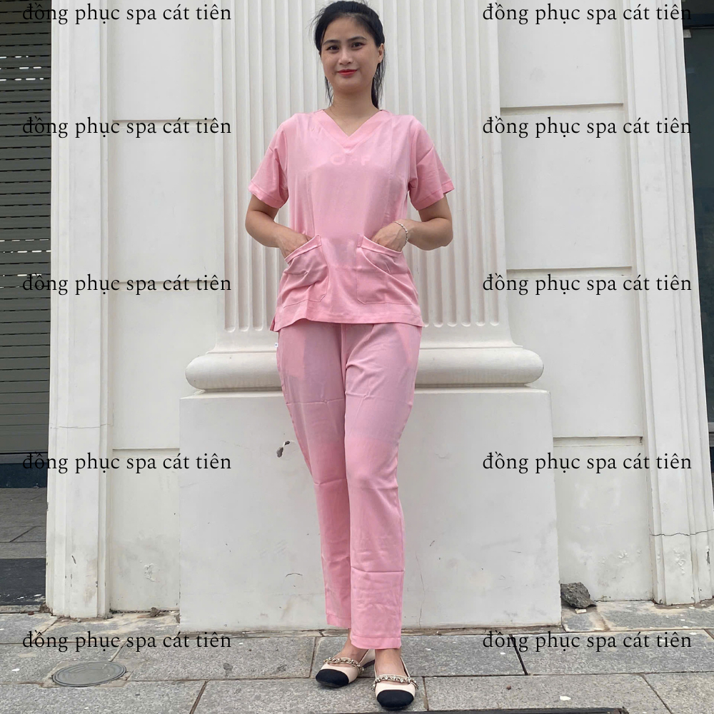 Bộ Scrubs cổ tim màu hồng, chất vải Lon GIãn, spa,y tế, thiết kế có túi tiện lợi
