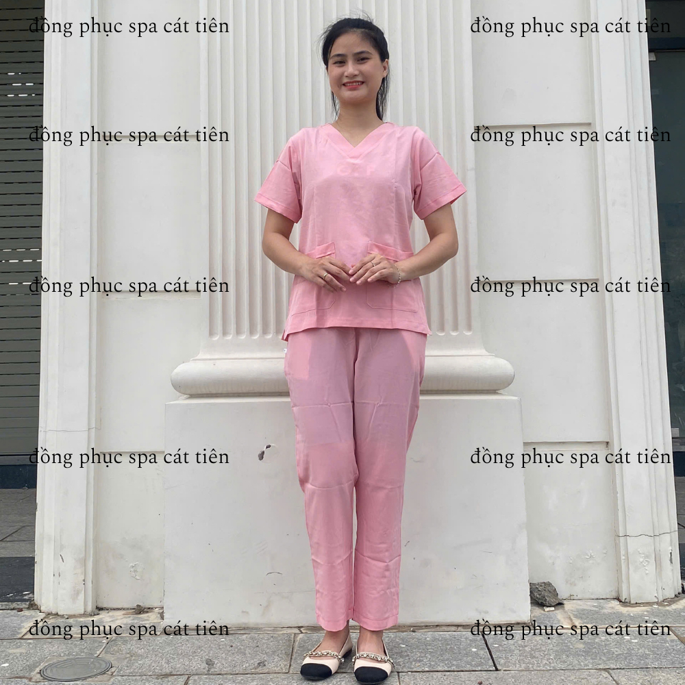 Bộ Scrubs cổ tim màu hồng, chất vải Lon GIãn, spa,y tế, thiết kế có túi tiện lợi