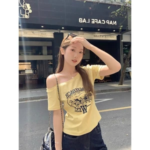 ÁO THUN NỮ LỆCH VAI ÔM NHẸ IN HÌNH ĐƠN GIẢN