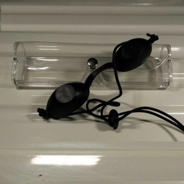 Kính Vòm Bảo Vệ Mắt Cho Khách Hàng Khi Sử Dụng Dịch Vụ Làm Đẹp Có Chiếu Vòm Ánh Sáng, Chiếu Laser