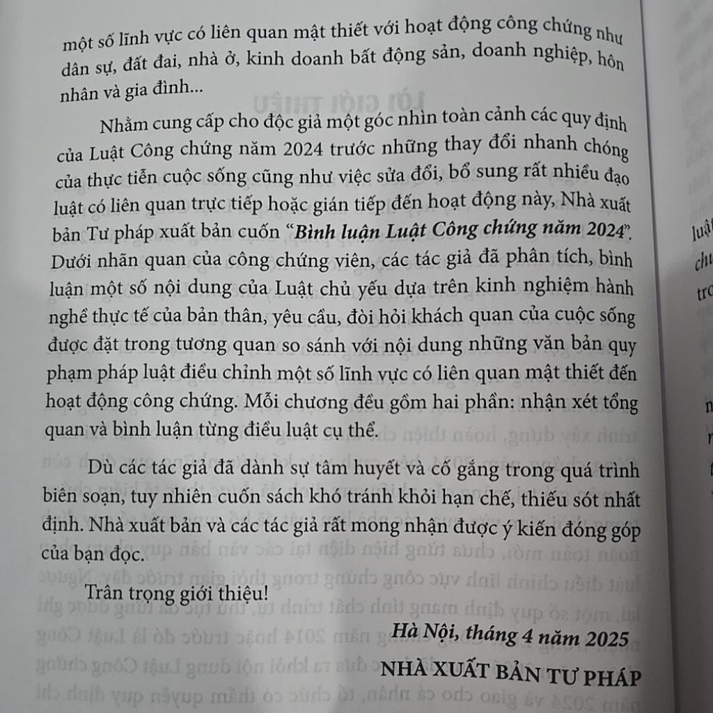 Sách - Bình luận luật công chứng năm 2024 (NXB Tư Pháp)