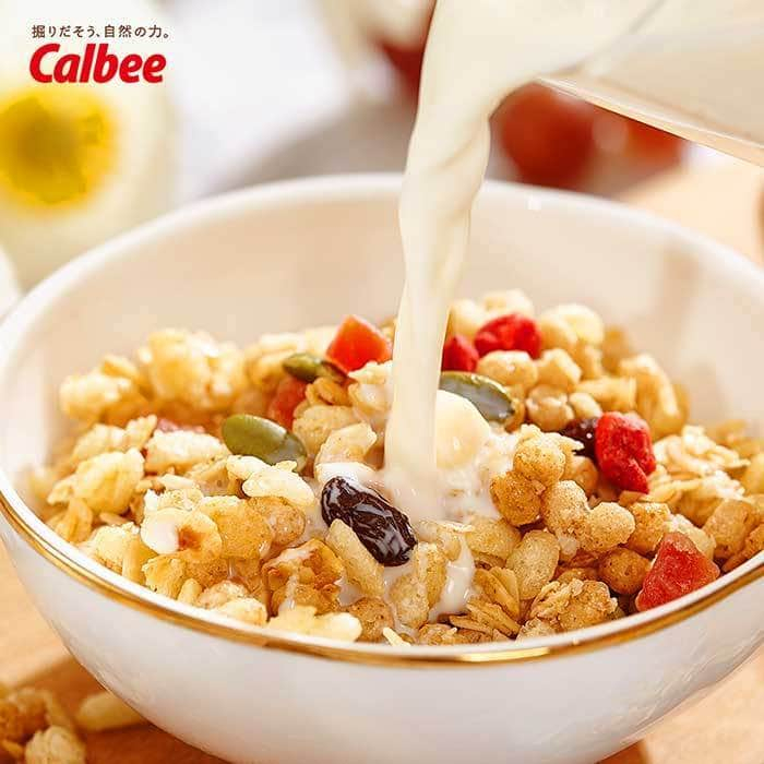 Ngũ Cốc Calbee hoa quả sấy khô nội địa Nhật Bản 750g, bữa ăn tiện lợi nhanh chóng tốt cho sức khỏe